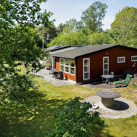 Сasa de vacaciones Lovely In Recreation Area Åkirkeby